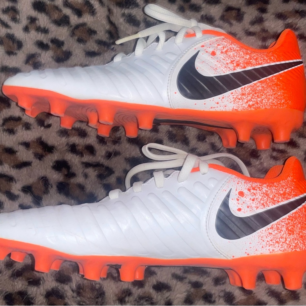 Nike cleats size 5 these can both fit children and adults